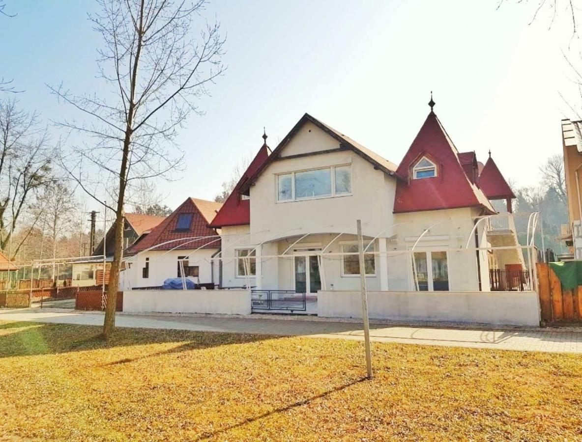 Steg Studio Stb. . Apart otel Balatonberény Dış mekan fotoğraf